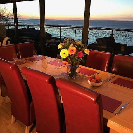 Dinner watching the sunset either inside or al fresco on the sun deck?