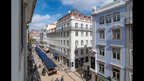 The apartment is settled right on the city center.
#cityview #citycenter #portugal #pt #lisbon