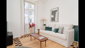 A comfortable and spacious area, perfect for relaxing after a day exploring the city.
#comfort #relax #portugal #pt #lisbon
