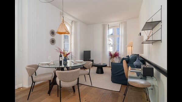 An inviting dining area that will comfortably fit everyone.
#diningarea #comfort #modern #portugal #pt #lisbon