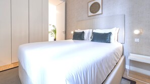 This comfortable bedroom holds a queen-size cozy bed with quality linen for a relaxing night #andoliving #relax #comfortable #lisbon #pt #portugal