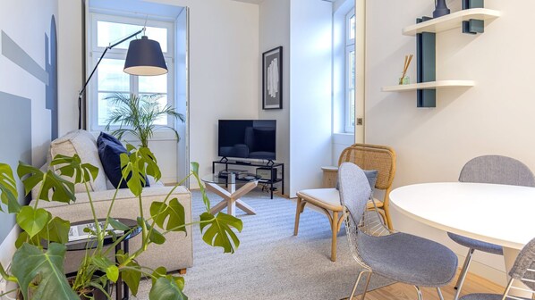 A bright and inviting space, with elegant decor, a comfortable sofa, a natural touch, and Lisbon's sunlight. It's a perfect place to relax and unwind. #andoliving #relax #comfortable #lisbon #pt #portugal