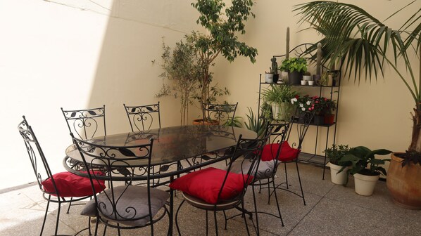 Outdoor dining