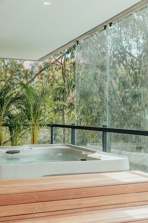 Indoor spa tub