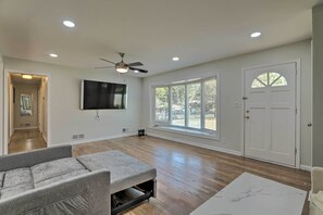 Living Area | Central A/C & Heat | Smart TV