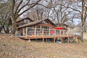 Home Exterior | Driveway Parking (2 Vehicles)