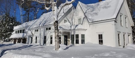 Okemo Ski House Sleeps 16 in 5 Bedrooms.
