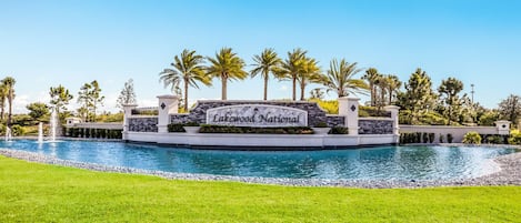 Welcome to Lakewood National Golf Community!