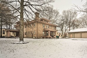 House Exterior | ~ 14 Mi to Rockford | Homeowner On-Site