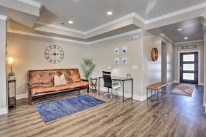 Office Nook | Futon | Free WiFi | Central A/C & Heating