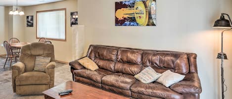 Sioux Falls Vacation Rental | 2BR | 1BA | 1,104 Sq Ft | Step-Free Access