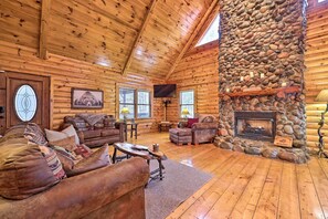 Living Room | 1st Floor | Smart TV | Gas Fireplace