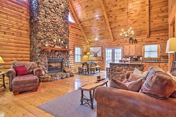 Ellijay Vacation Rental | 2BR | 2BA | 1,428 Sq Ft | 6 Steps Required to Access