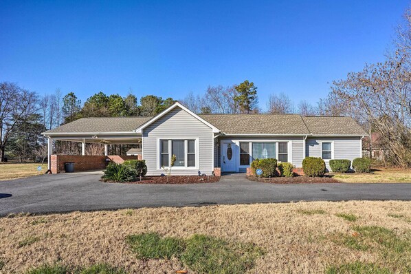 Prince George Vacation Rental | 3BR | 2BA | Step-Free Access | 1,818 Sq Ft