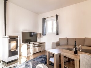 Property, Furniture, Couch, Table, Comfort, Wood, Interior Design, Flooring, Floor, Living Room