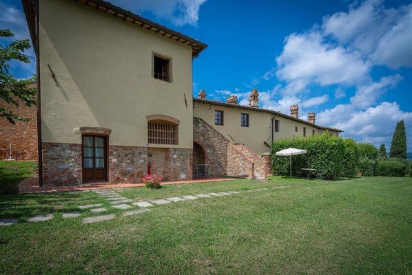 Amenities, Autumn, Building Exterior, Garden, Spring, Summer