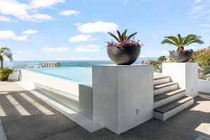 Condo - Image 1