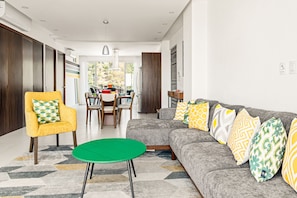 Condo - Image 3