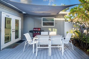 Private patio with BBQ and outdoor dinning area