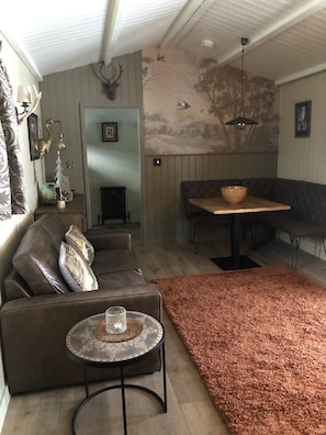 Living room / dining room