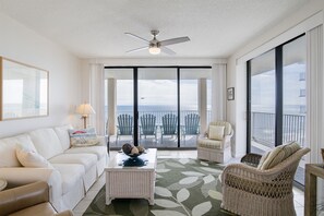 LIVING RM