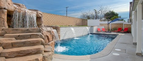 Pool and Spa with waterfall grotto!