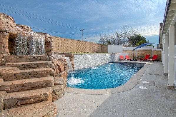 Pool and Spa with waterfall grotto!