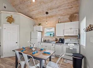 Beautiful light and bright Kitchen!