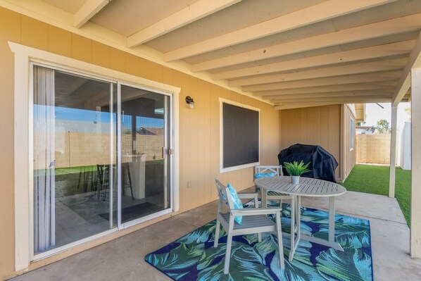 Outdoor dining