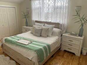 Master - King with ensuite & walk in closet with desk & chair in closet