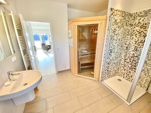 Bad mit Sauna (Beispieleinrichtung)