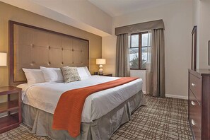Primary bedroom comes with a king size bed and ensuite bathroom.