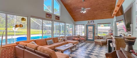 Large gathering family room with view of pool