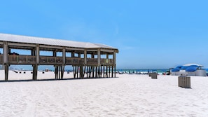 Laketown Wharf Grounds and Amenities