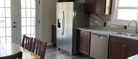 Kitchen/dining area
