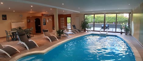 Piscine intérieure chauffée
