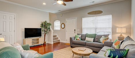 Spacious living room with 3 couches and a 50 inch Roku smart TV!