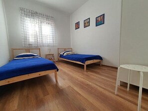 Schlafzimmer 2