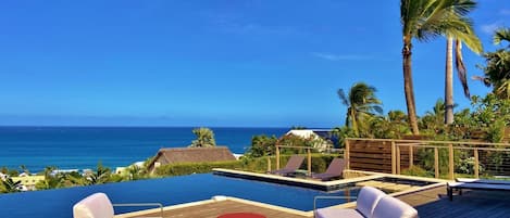 Villa avec piscine à débordement et vue somptueuse sur l'océan