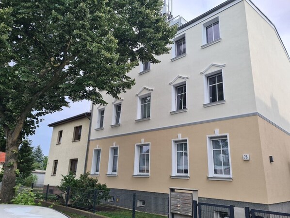 Straßenansicht - Ferienwohnung im Erdgeschoss 