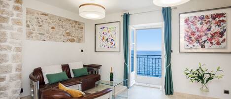 ~ The Living Room - Maison Vistamar (Antibes, French riviera) ~ ABSOLUTY ANTIBES