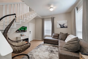 Spacious main home with stunning views perfect for rest and relaxation