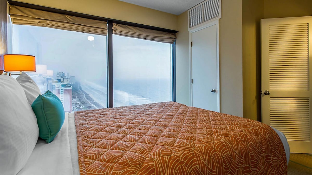 Bluegreen SeaGlass Tower, 1 Bedroom Standard Condo, Free WiFi and Parking