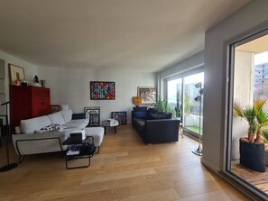 double sofa and video projector to enjoy movies / sports or just relax and enjoy
