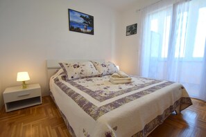 Schlafzimmer 1