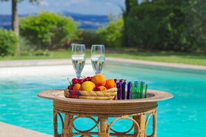 Camparone The Private Pool & 'Aperitivi'.