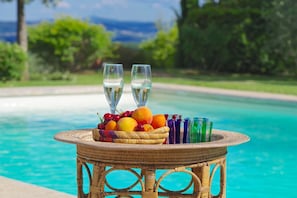 Camparone The Private Pool & 'Aperitivi'.