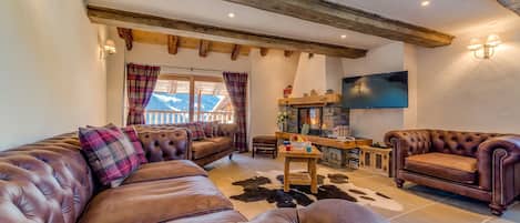 The beautifully equipped living area benefits from extensive mountain views