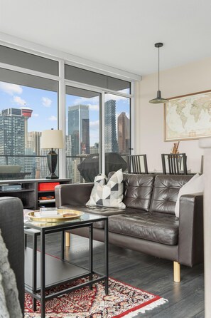 Relax in the open living space with views of the mountains, city skyline and much more. Travelling during stampede? You'll have the best view of the park and the fireworks. 