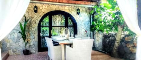 Outdoor dining